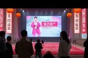 跨年连线画面被拆成时间节点的封面